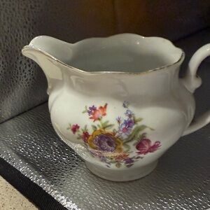 Vintage Favolina -Karolina Meisen floral creamer